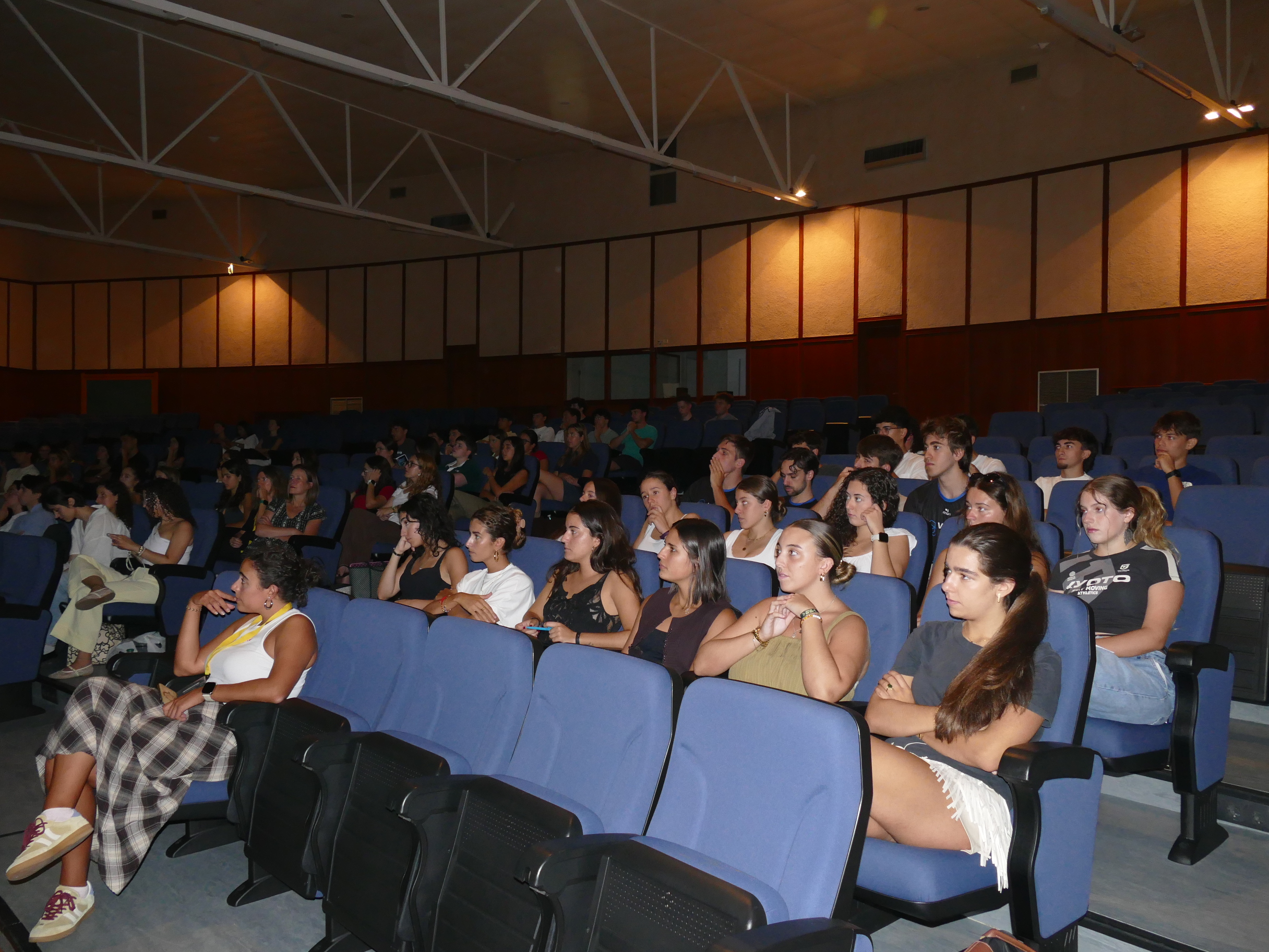Martes 22/Charla Neurocirugia
