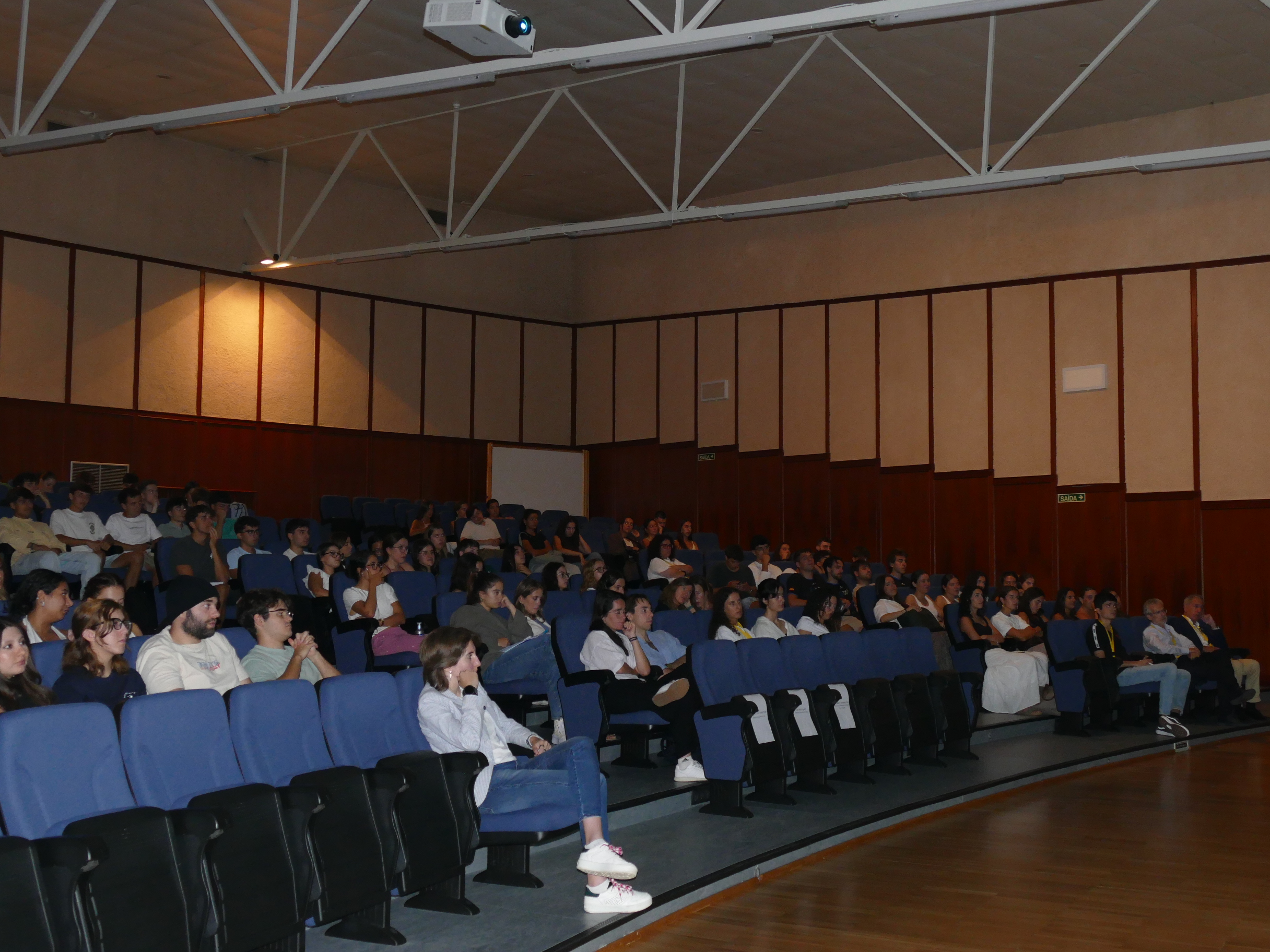 Martes 22/Charla Neurocirugia