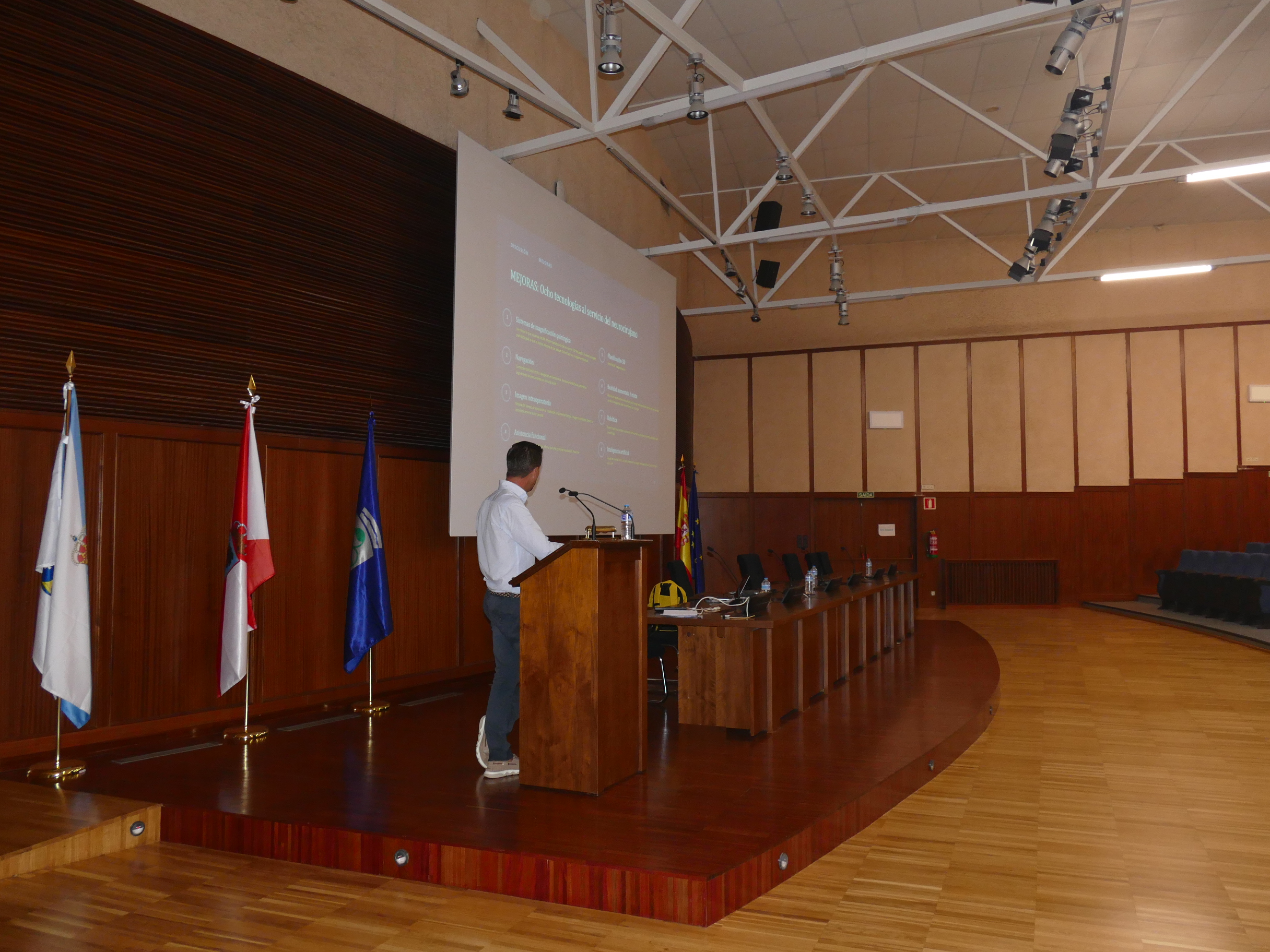 Martes 22/Charla Neurocirugia