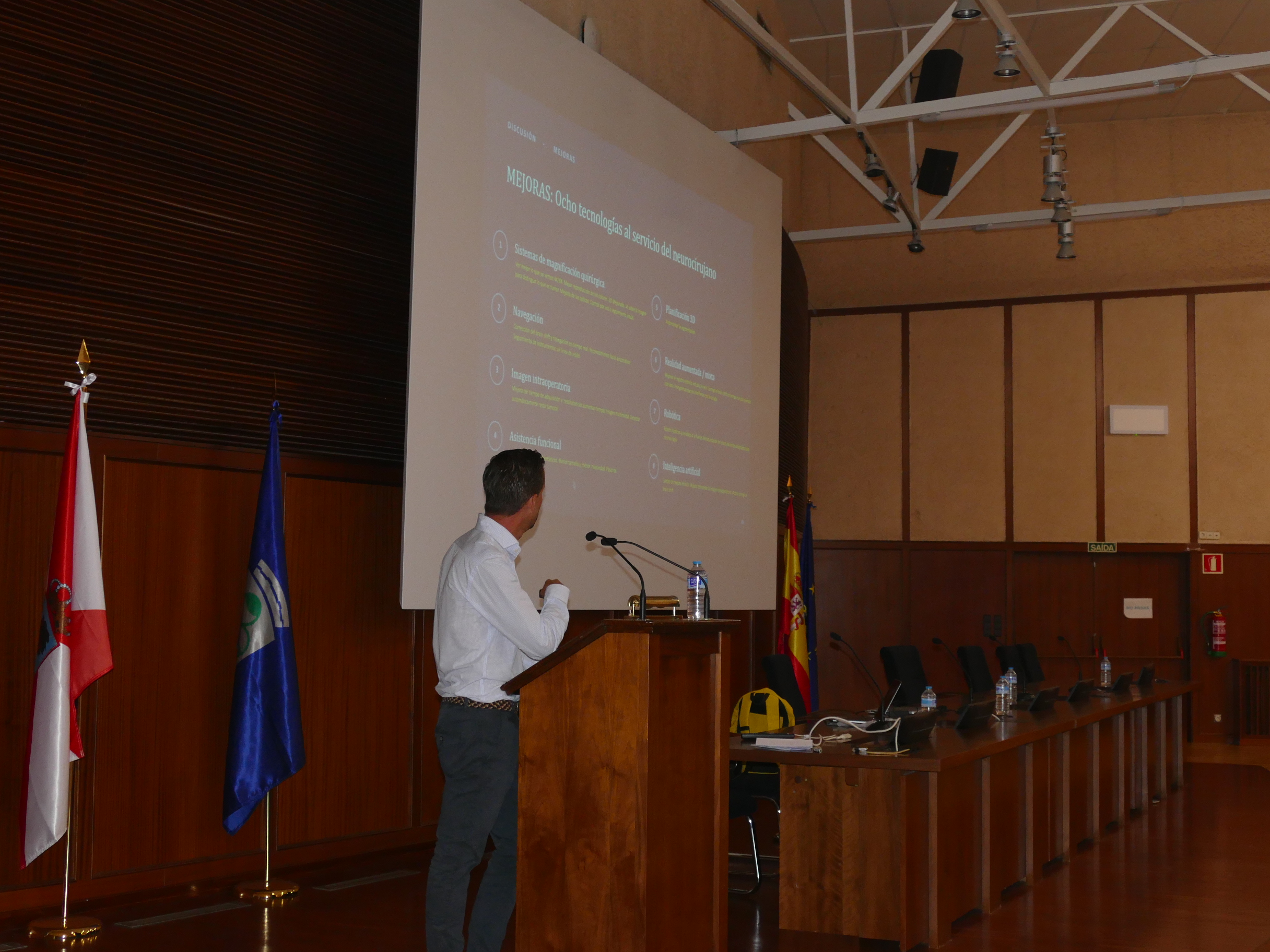 Martes 22/Charla Neurocirugia