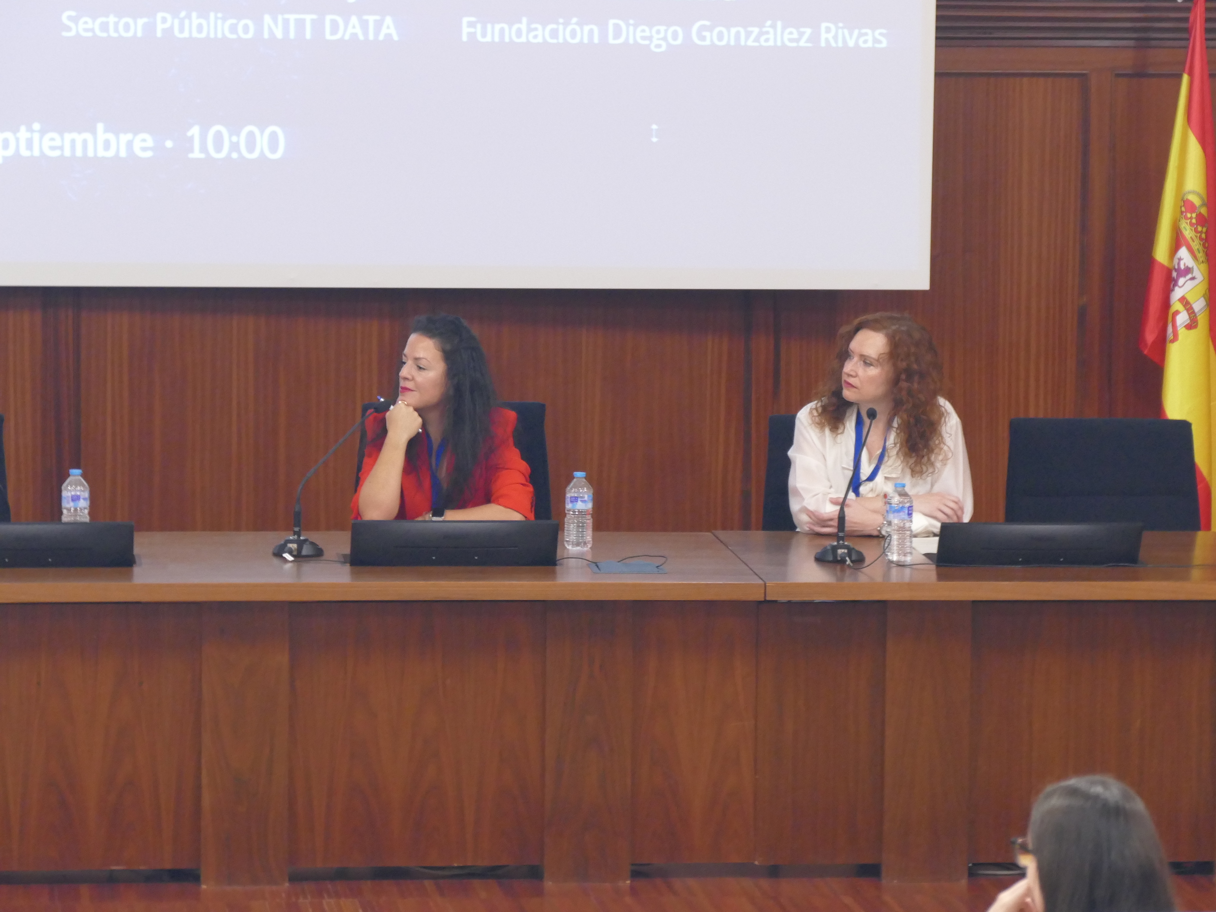 Martes 22/Mesa Mujeresstem
