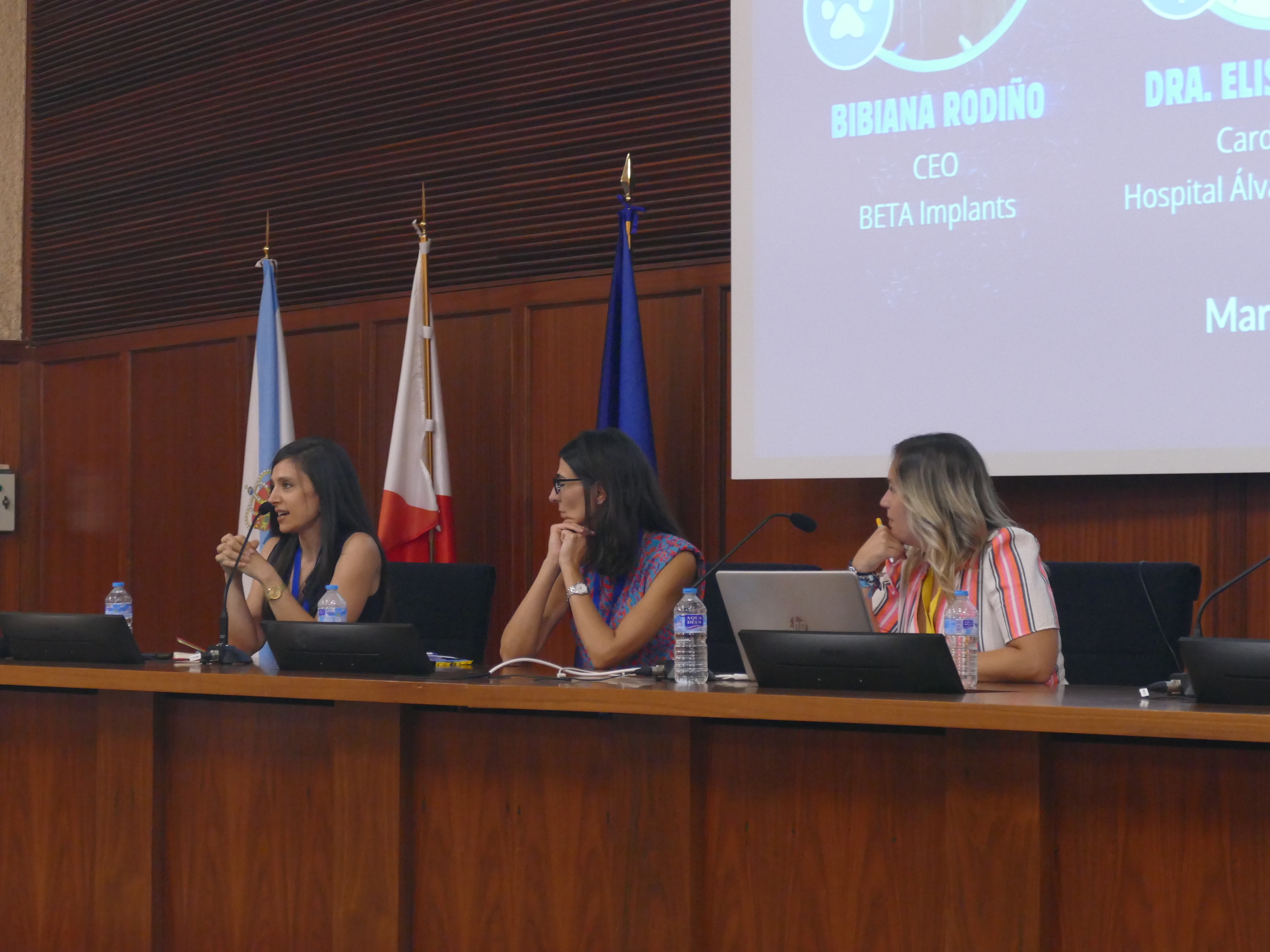 Martes 22/Mesa Mujeresstem
