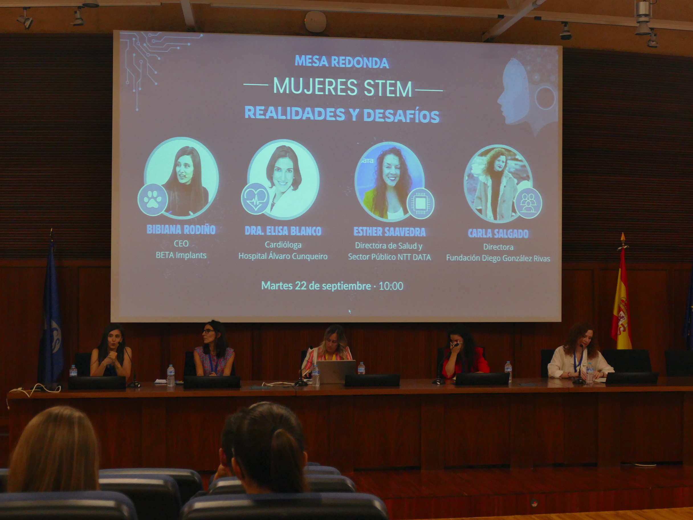 Martes 22/Mesa Mujeresstem