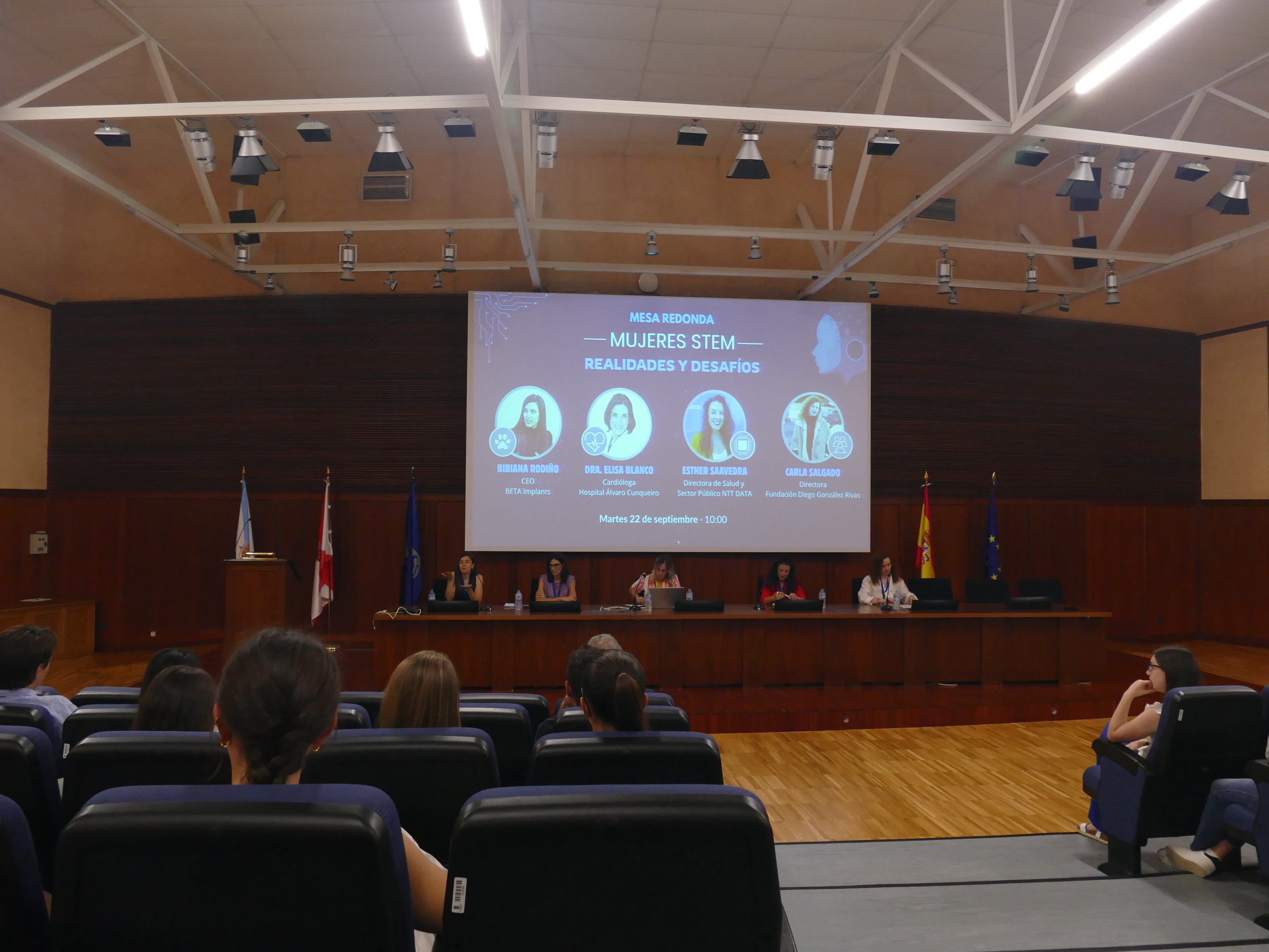 Martes 22/Mesa Mujeresstem