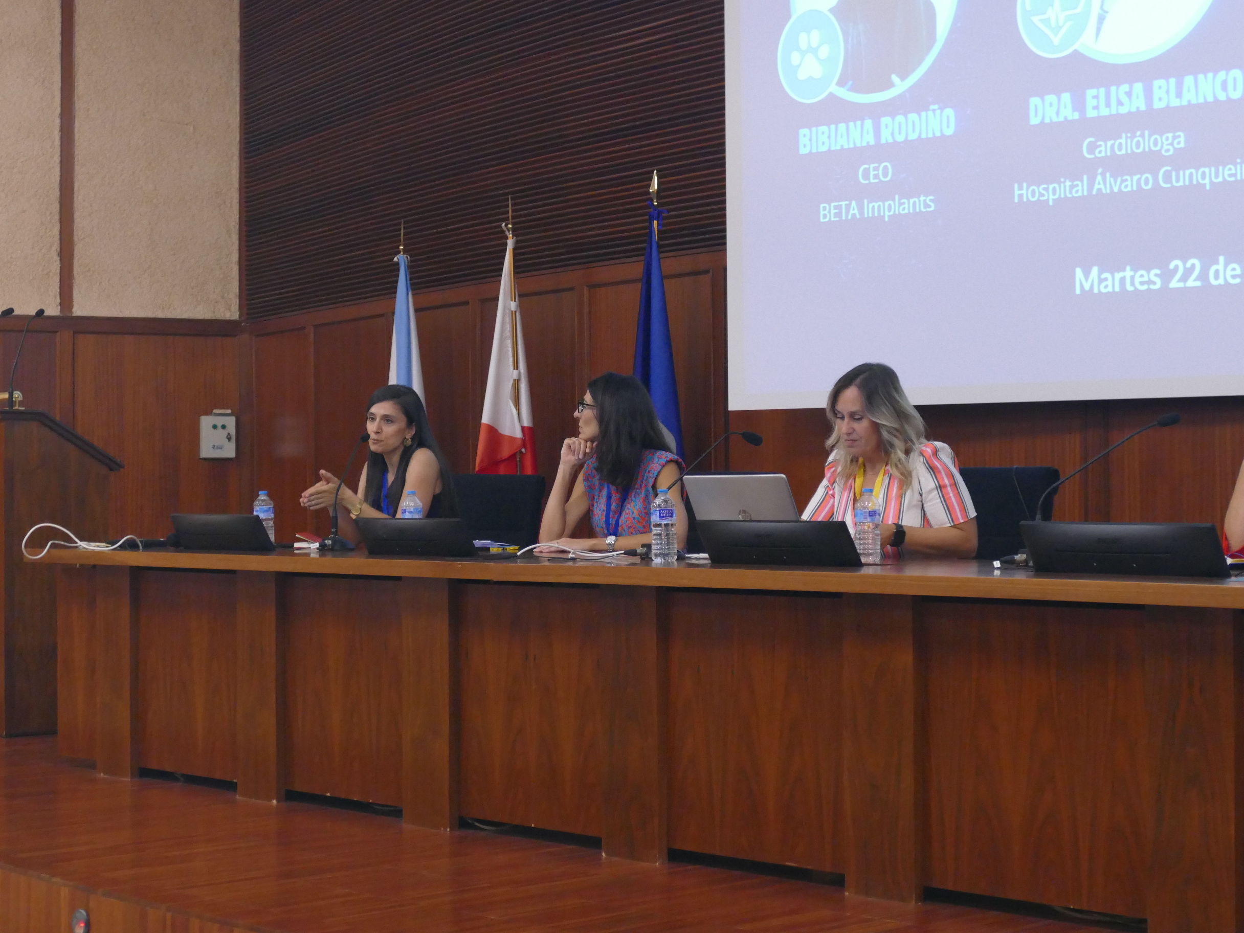 Martes 22/Mesa Mujeresstem