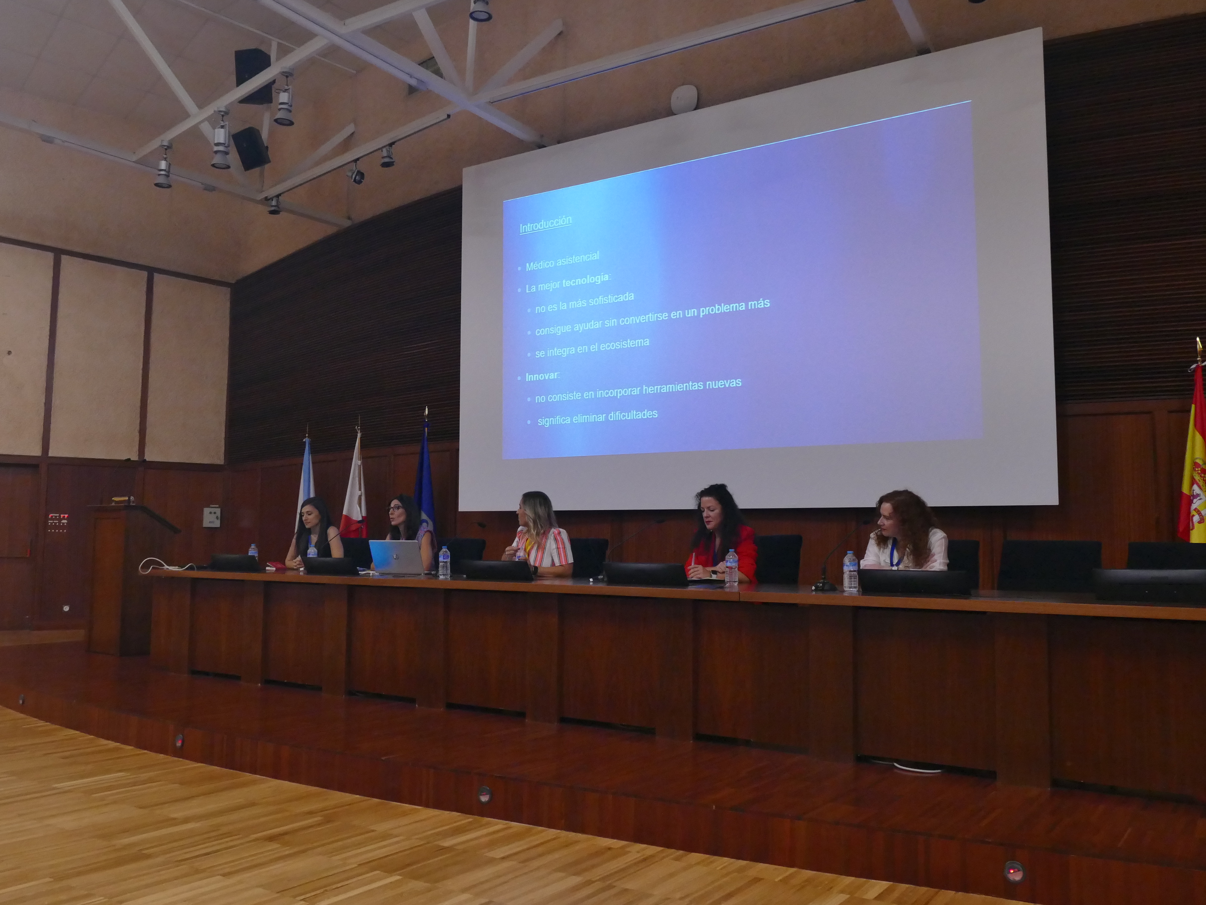 Martes 22/Mesa Mujeresstem