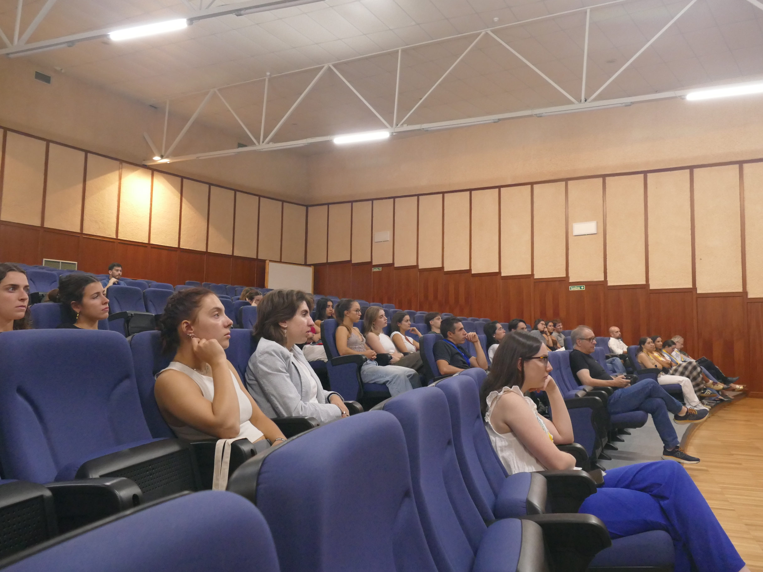 Martes 22/Mesa Mujeresstem