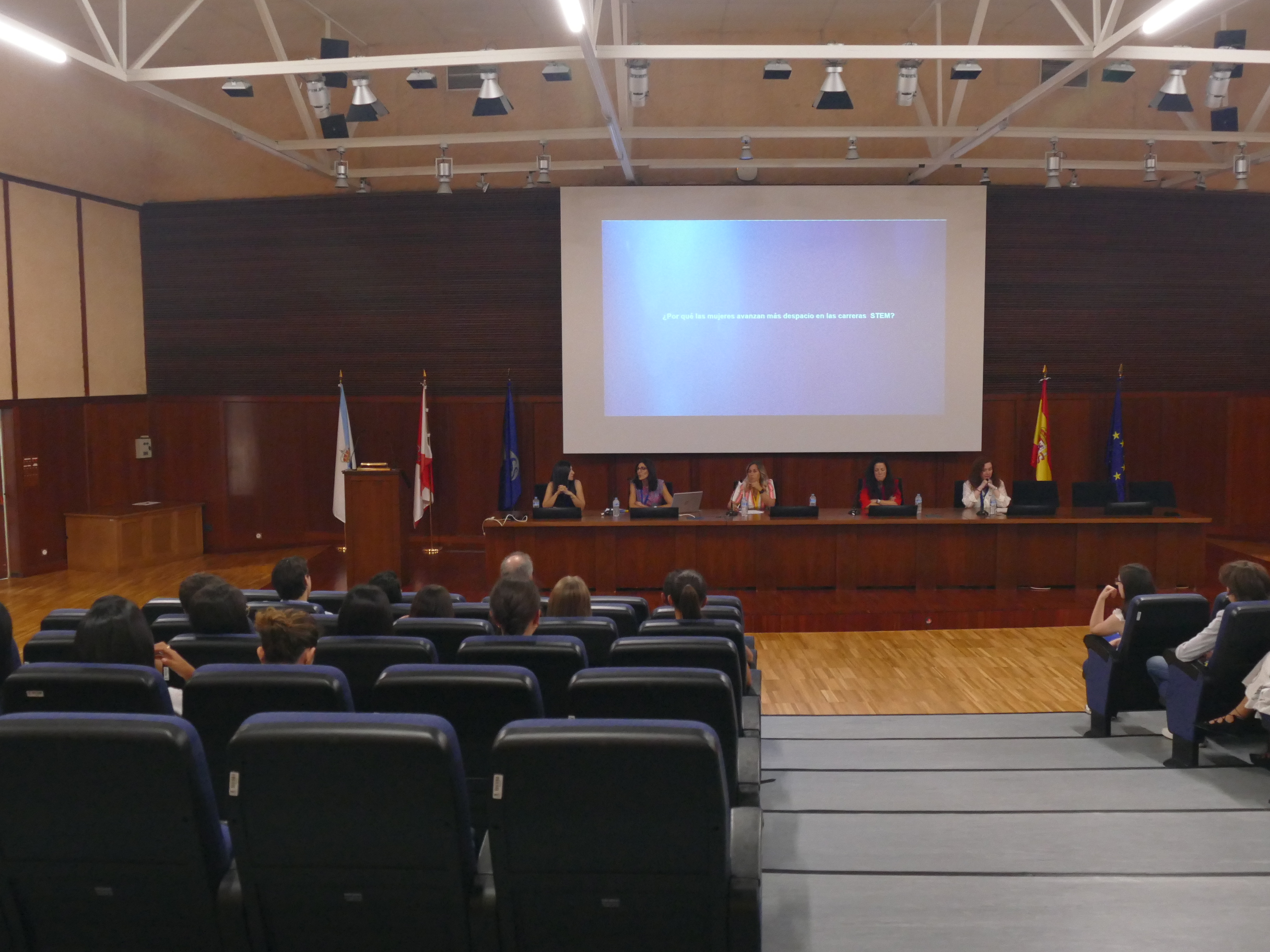 Martes 22/Mesa Mujeresstem