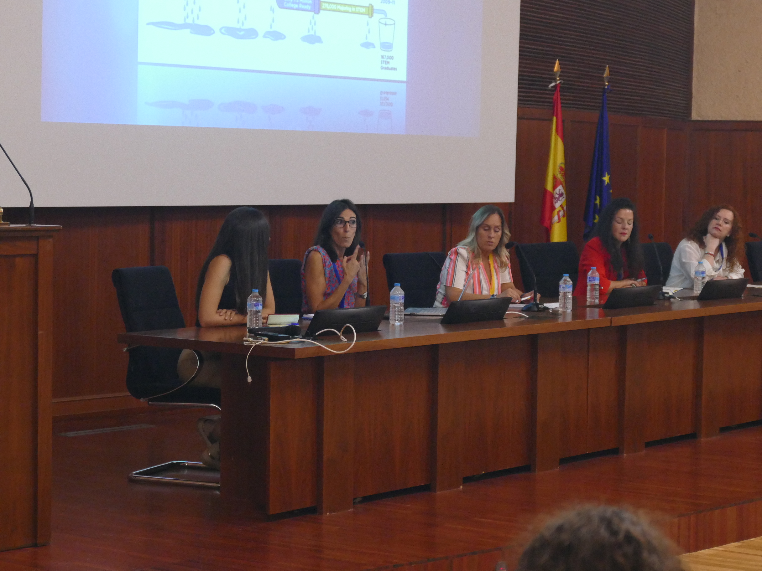 Martes 22/Mesa Mujeresstem