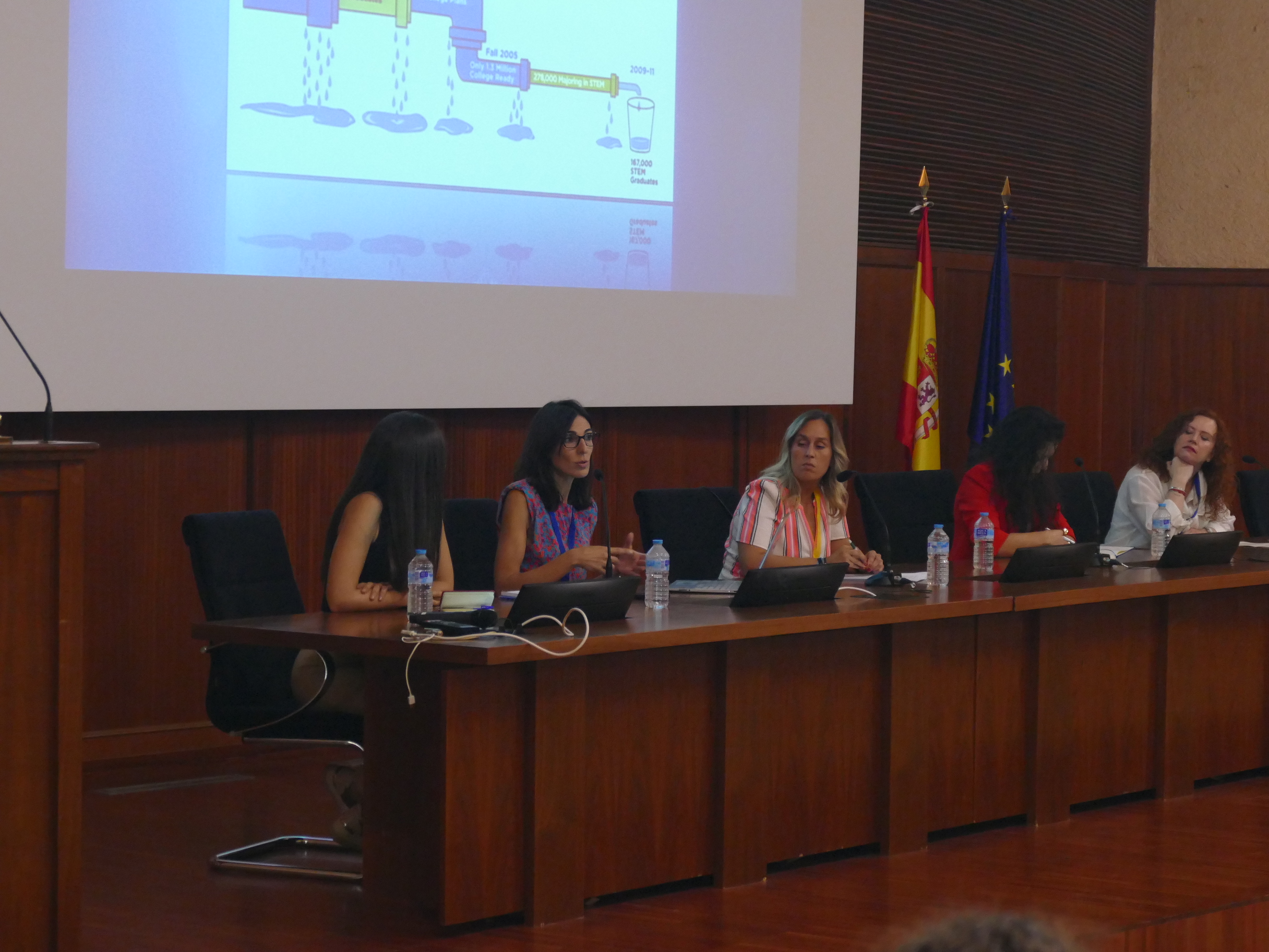 Martes 22/Mesa Mujeresstem