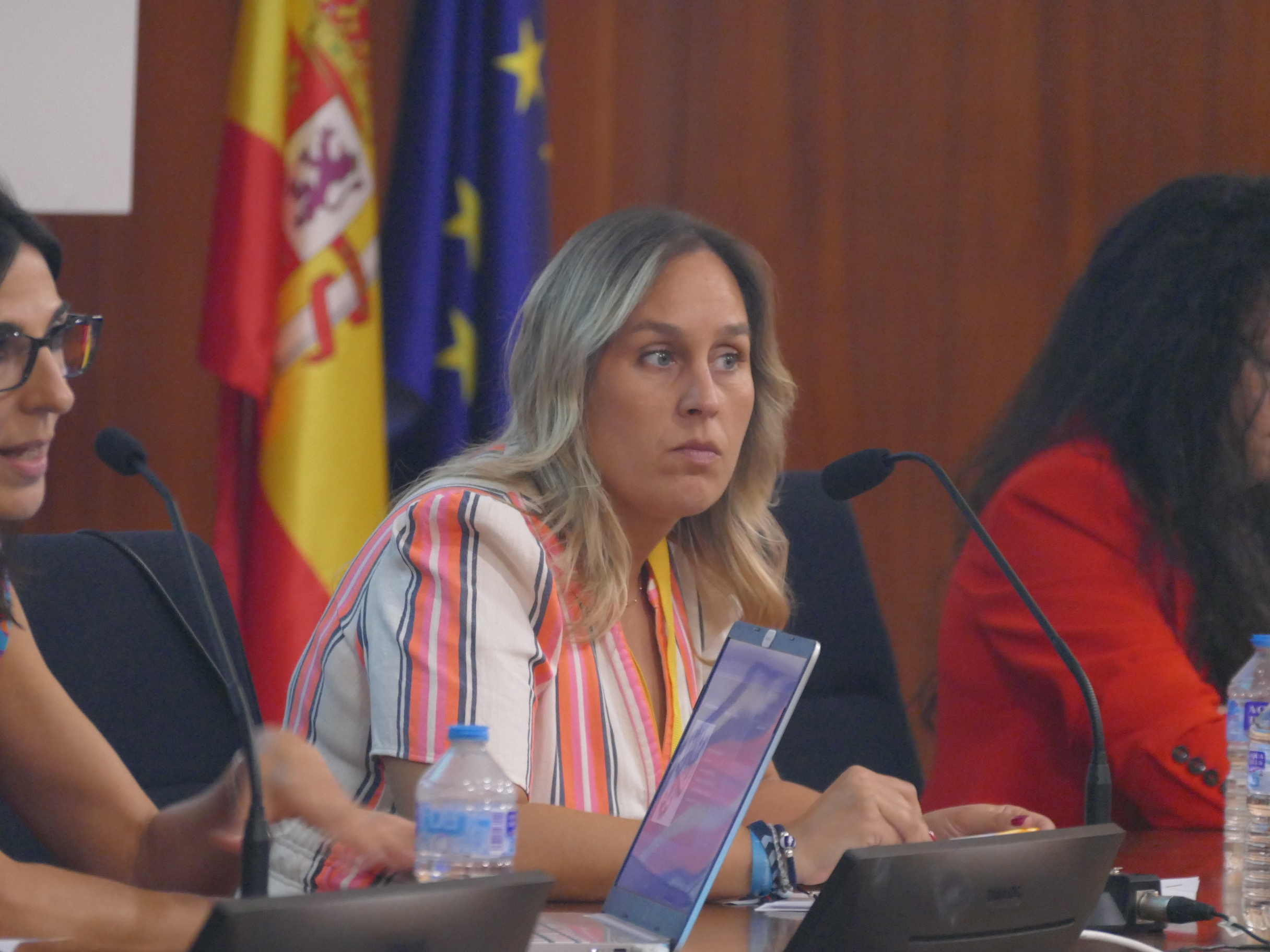 Martes 22/Mesa Mujeresstem