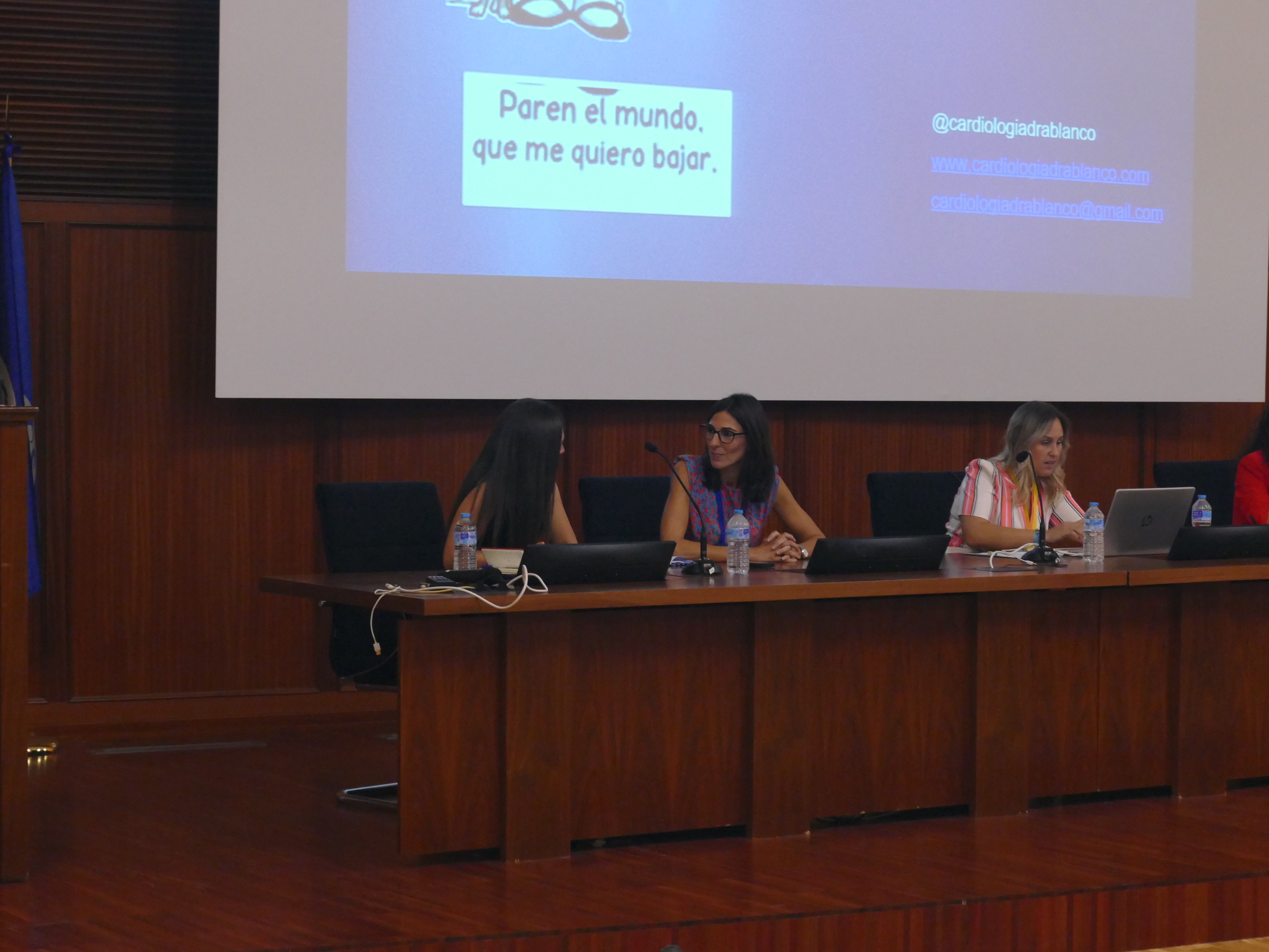 Martes 22/Mesa Mujeresstem