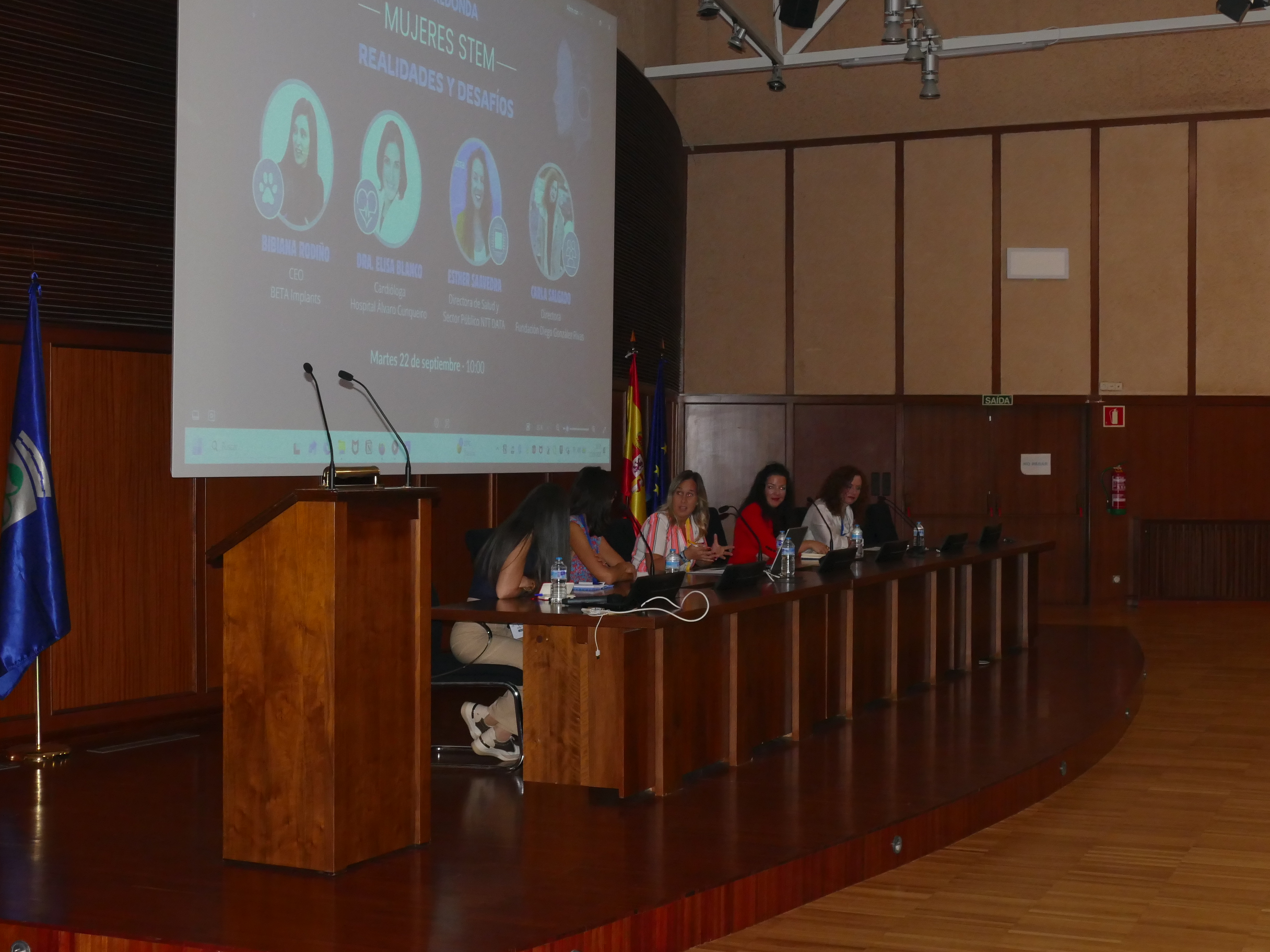 Martes 22/Mesa Mujeresstem