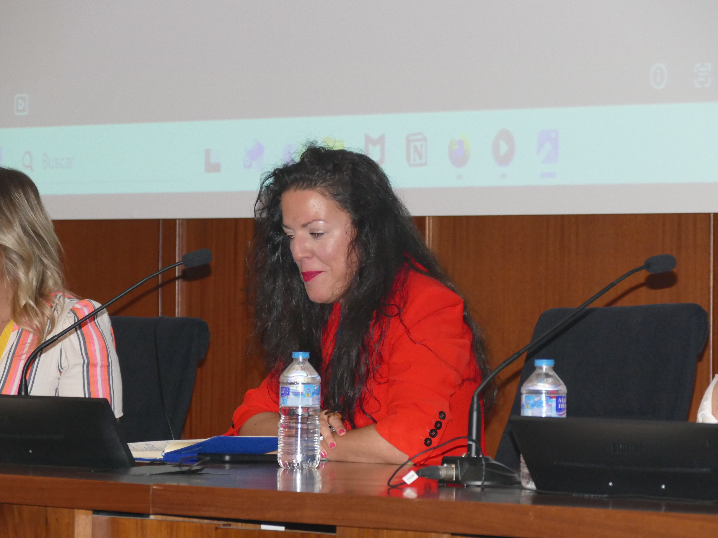 Martes 22/Mesa Mujeresstem