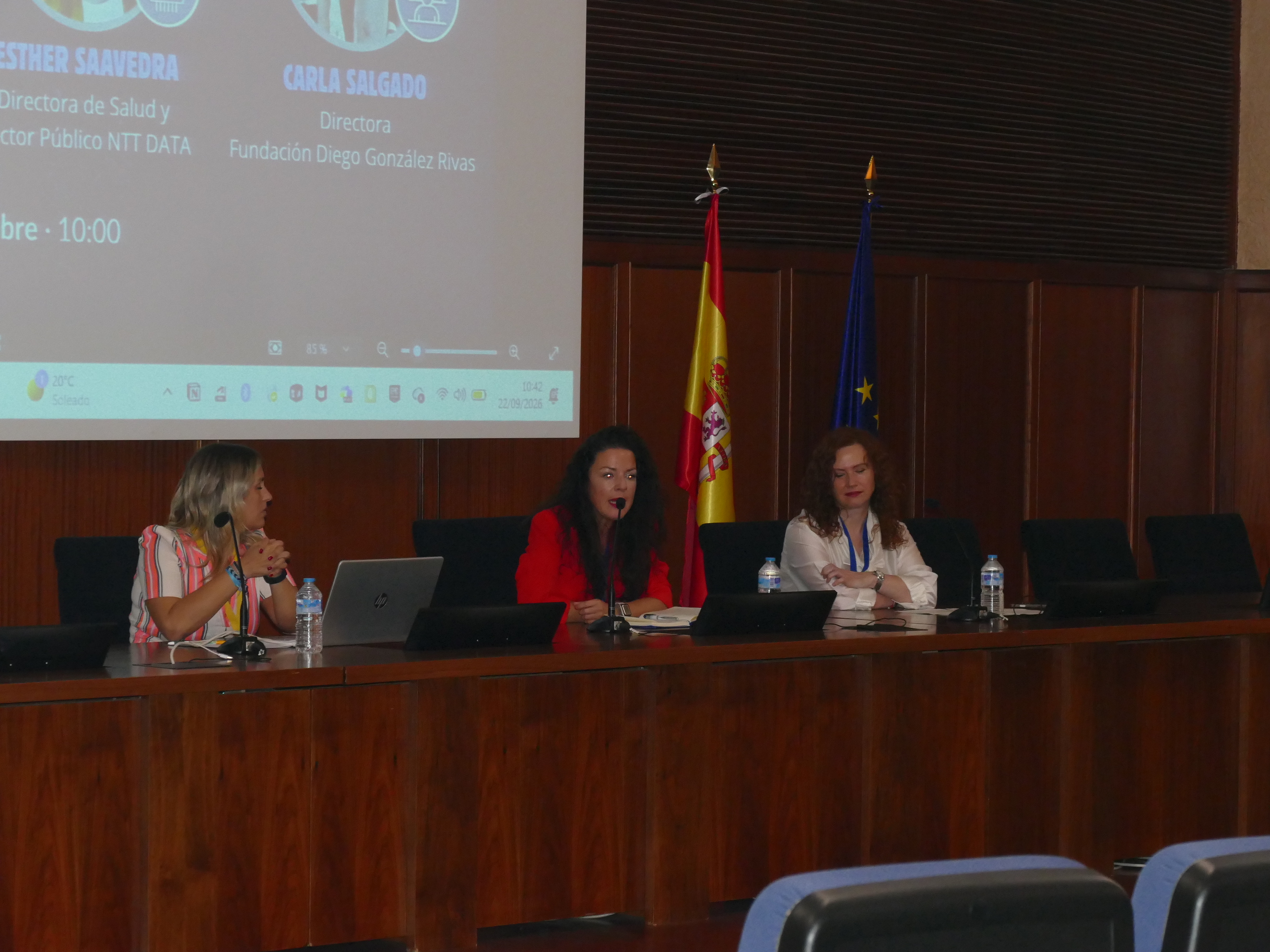 Martes 22/Mesa Mujeresstem
