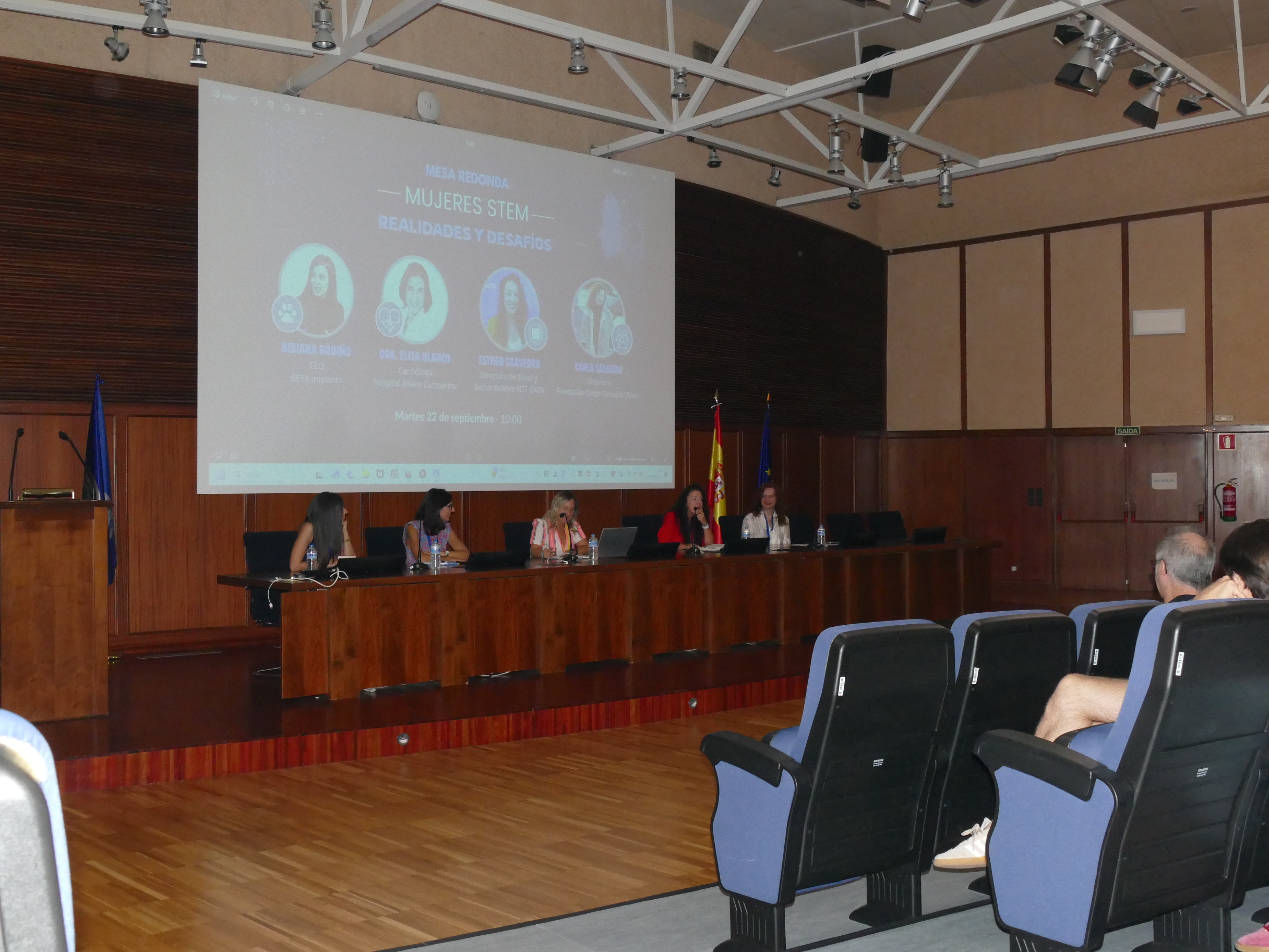 Martes 22/Mesa Mujeresstem