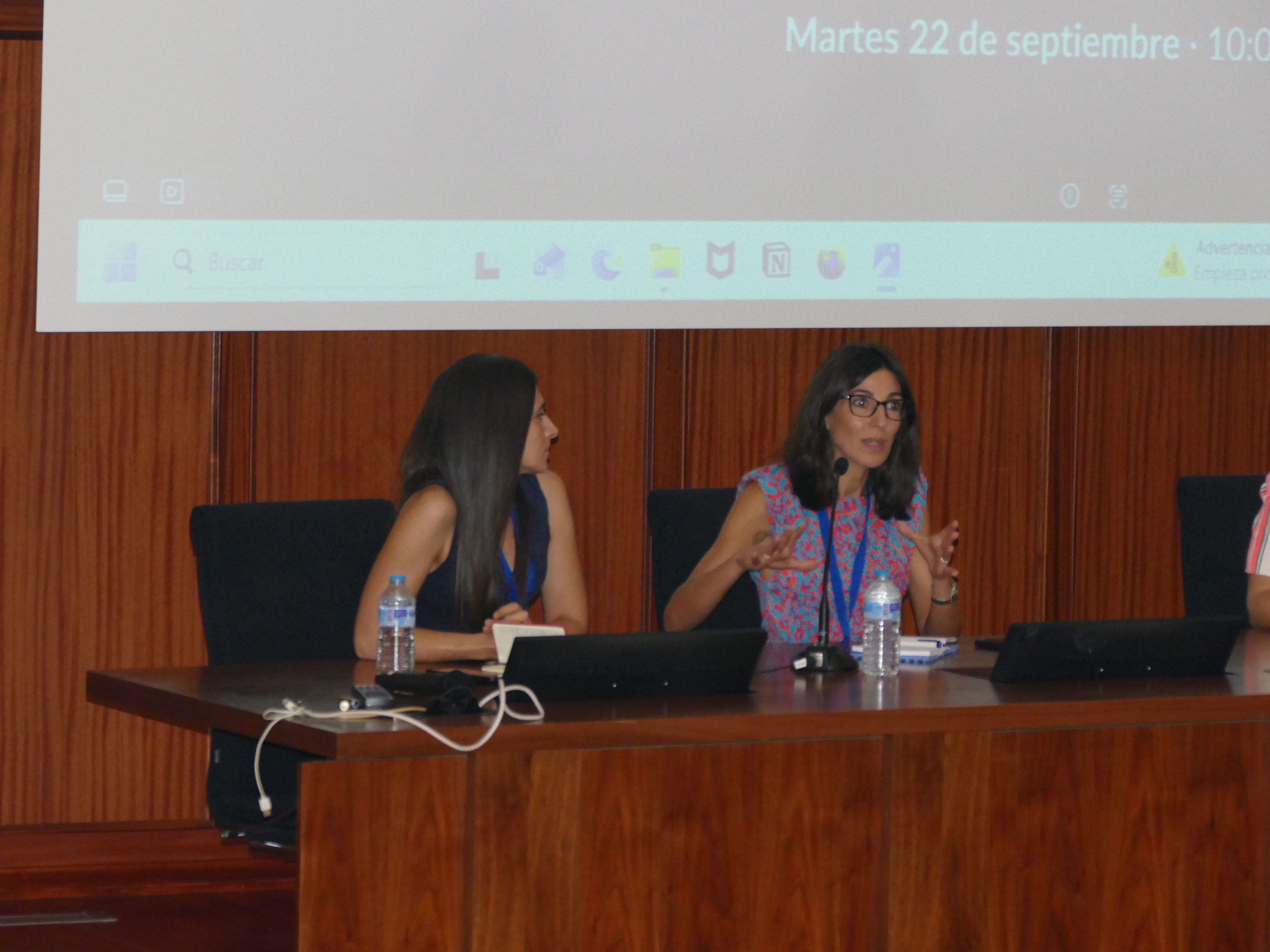 Martes 22/Mesa Mujeresstem