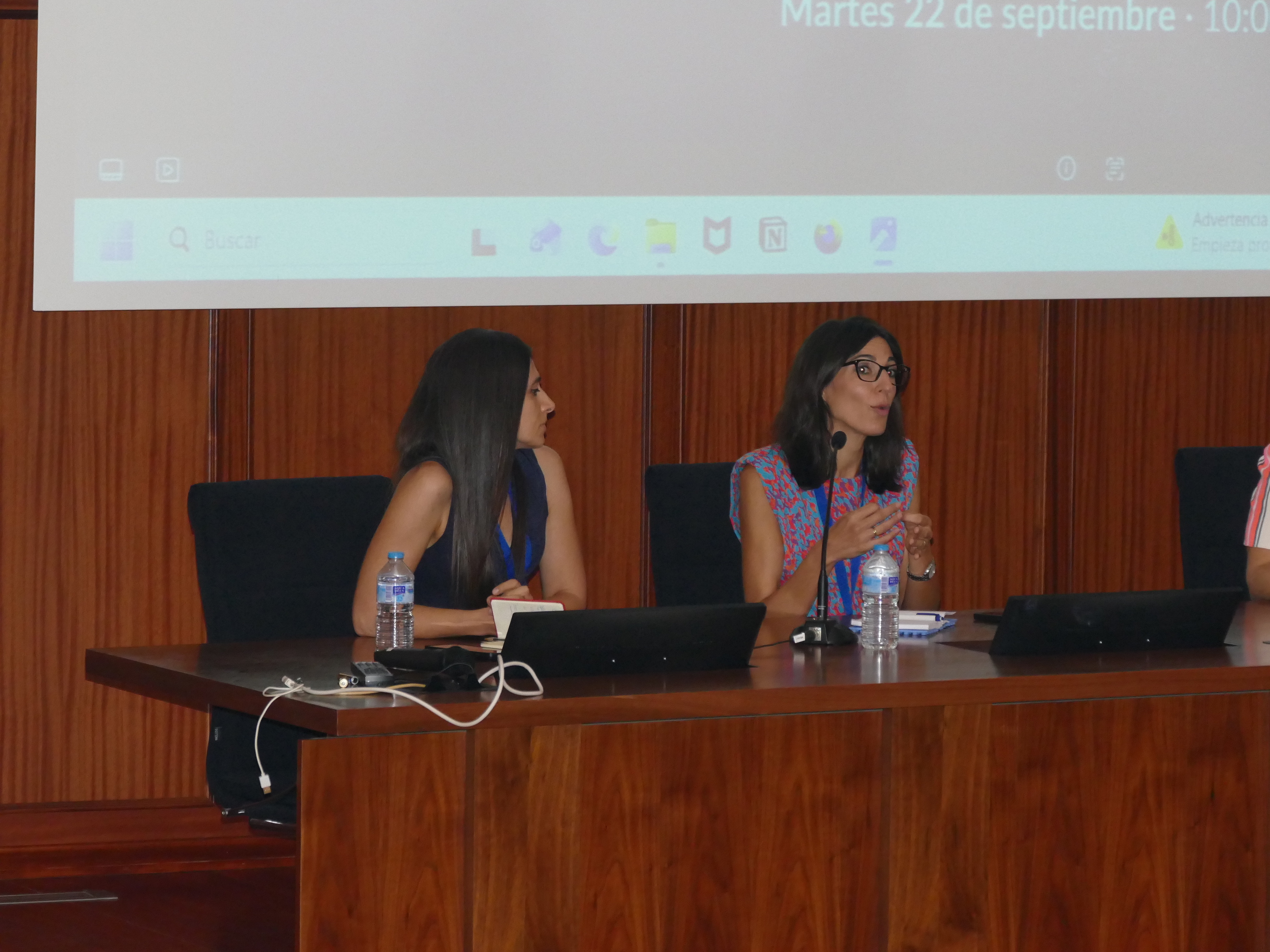 Martes 22/Mesa Mujeresstem