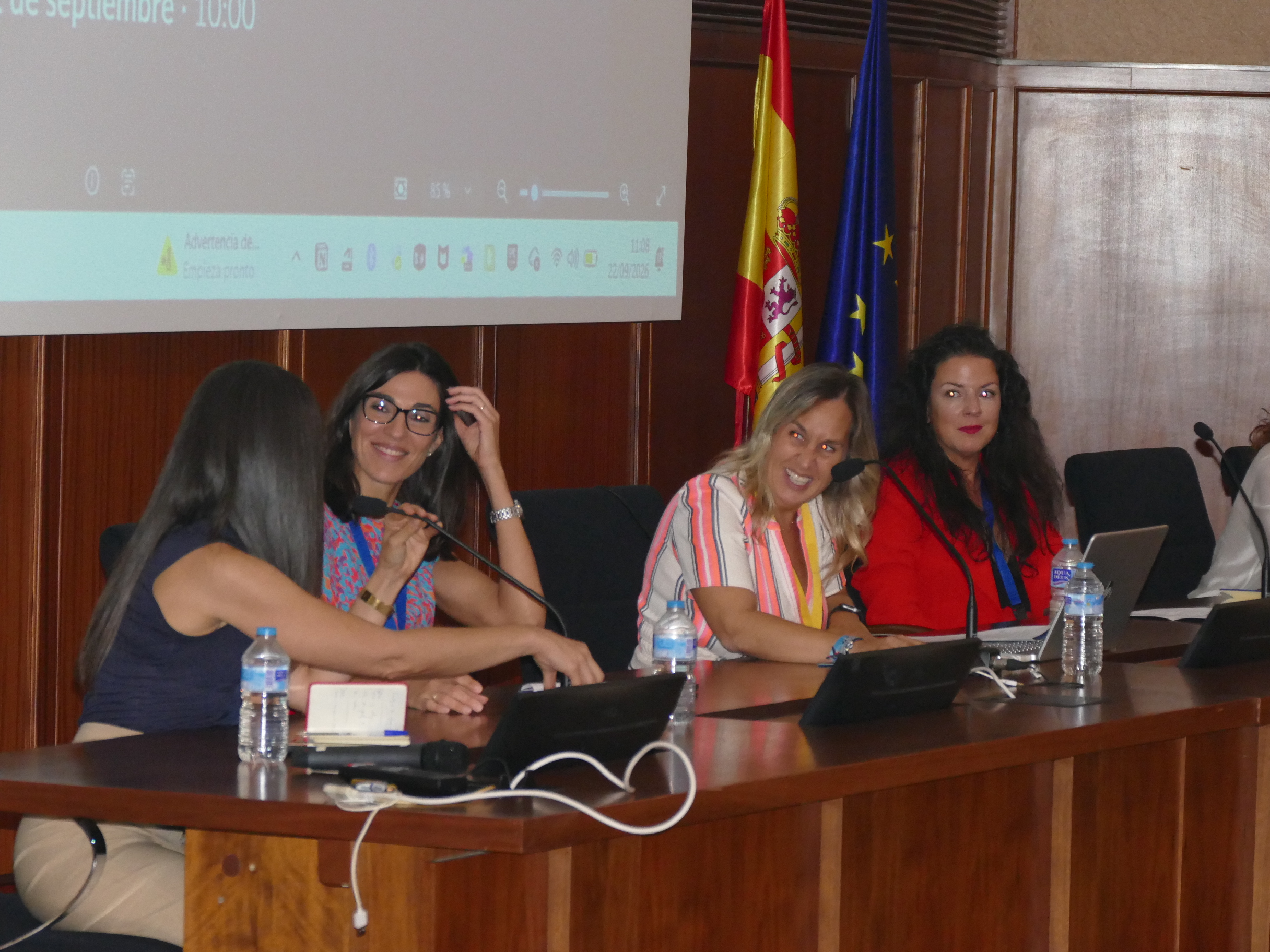 Martes 22/Mesa Mujeresstem