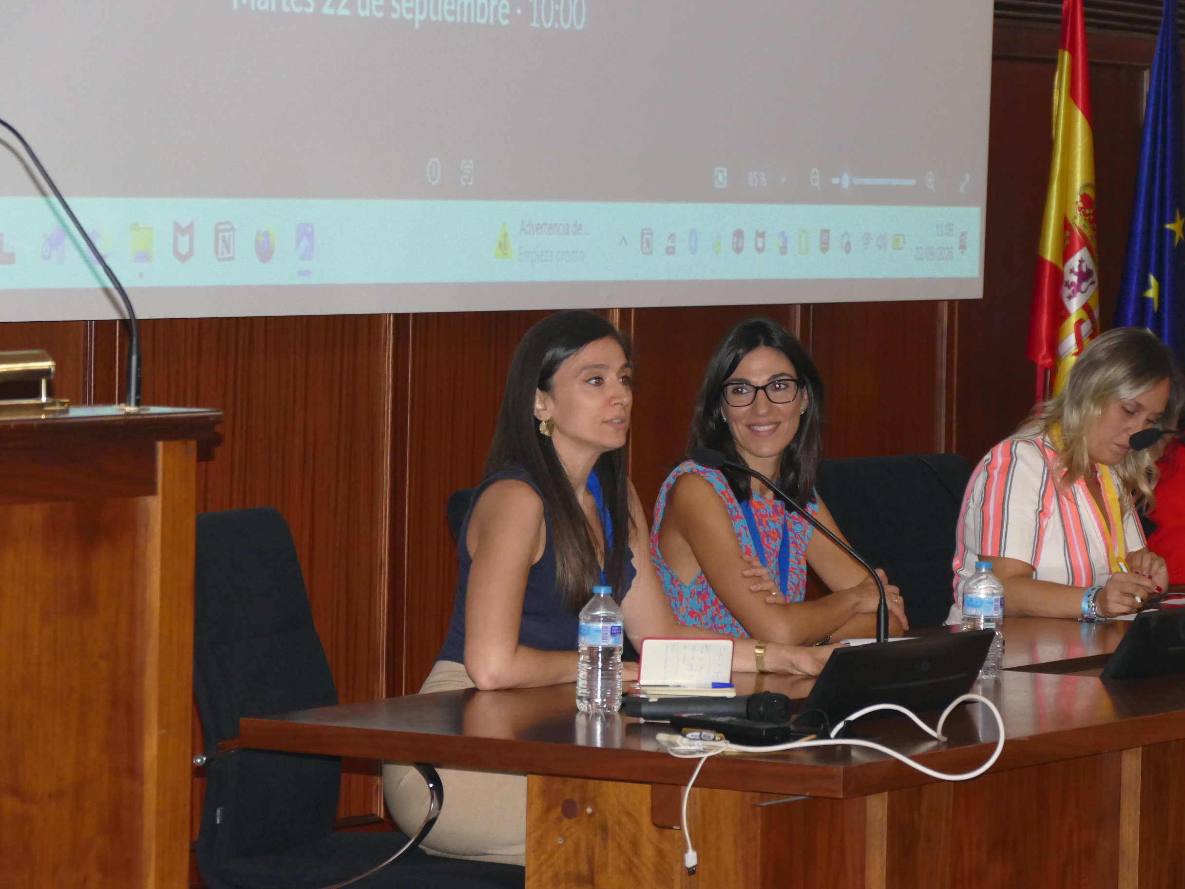 Martes 22/Mesa Mujeresstem