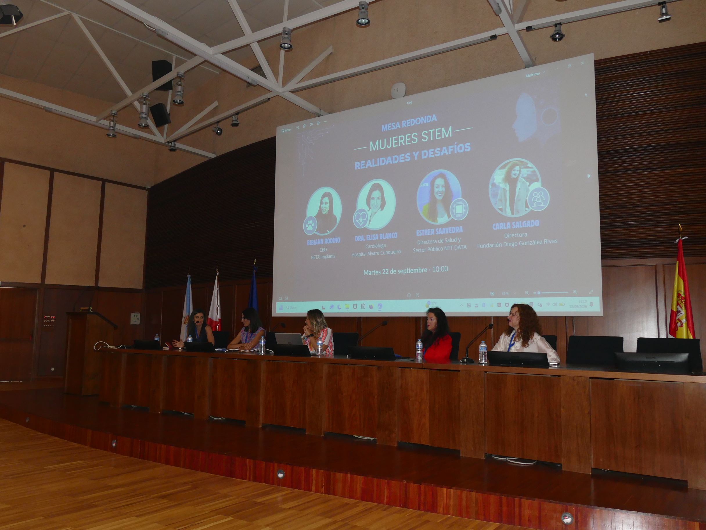 Martes 22/Mesa Mujeresstem