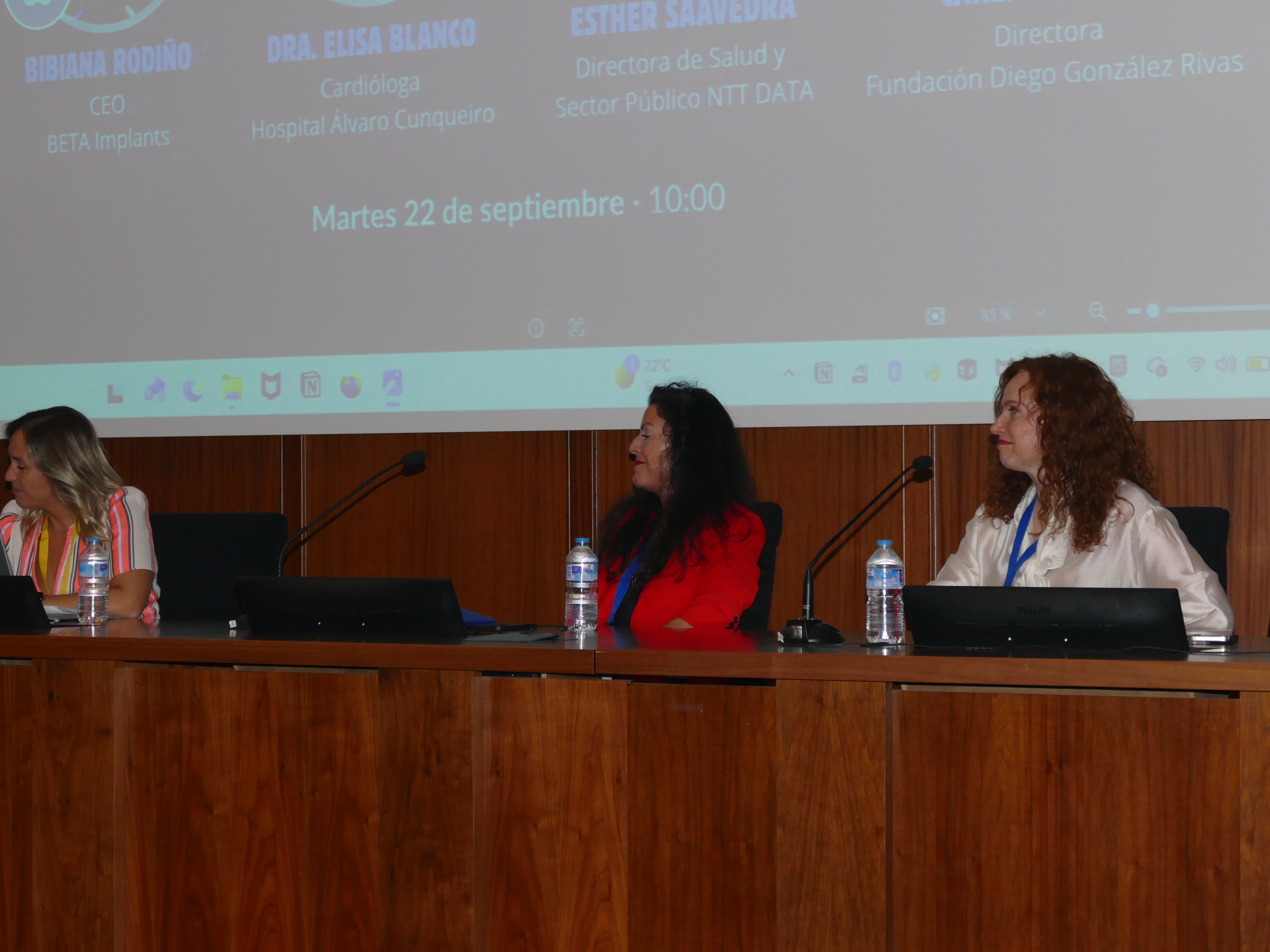 Martes 22/Mesa Mujeresstem