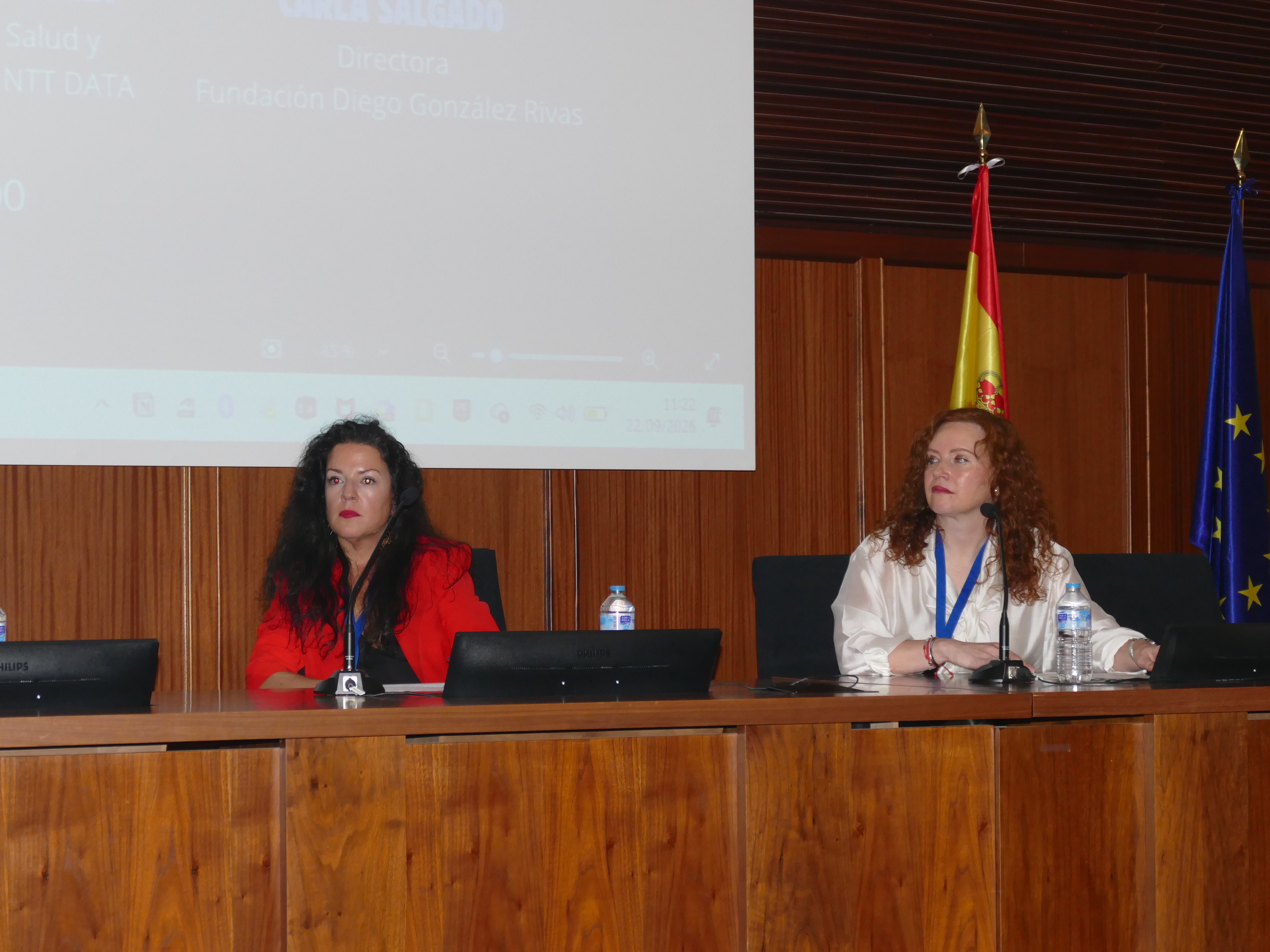 Martes 22/Mesa Mujeresstem
