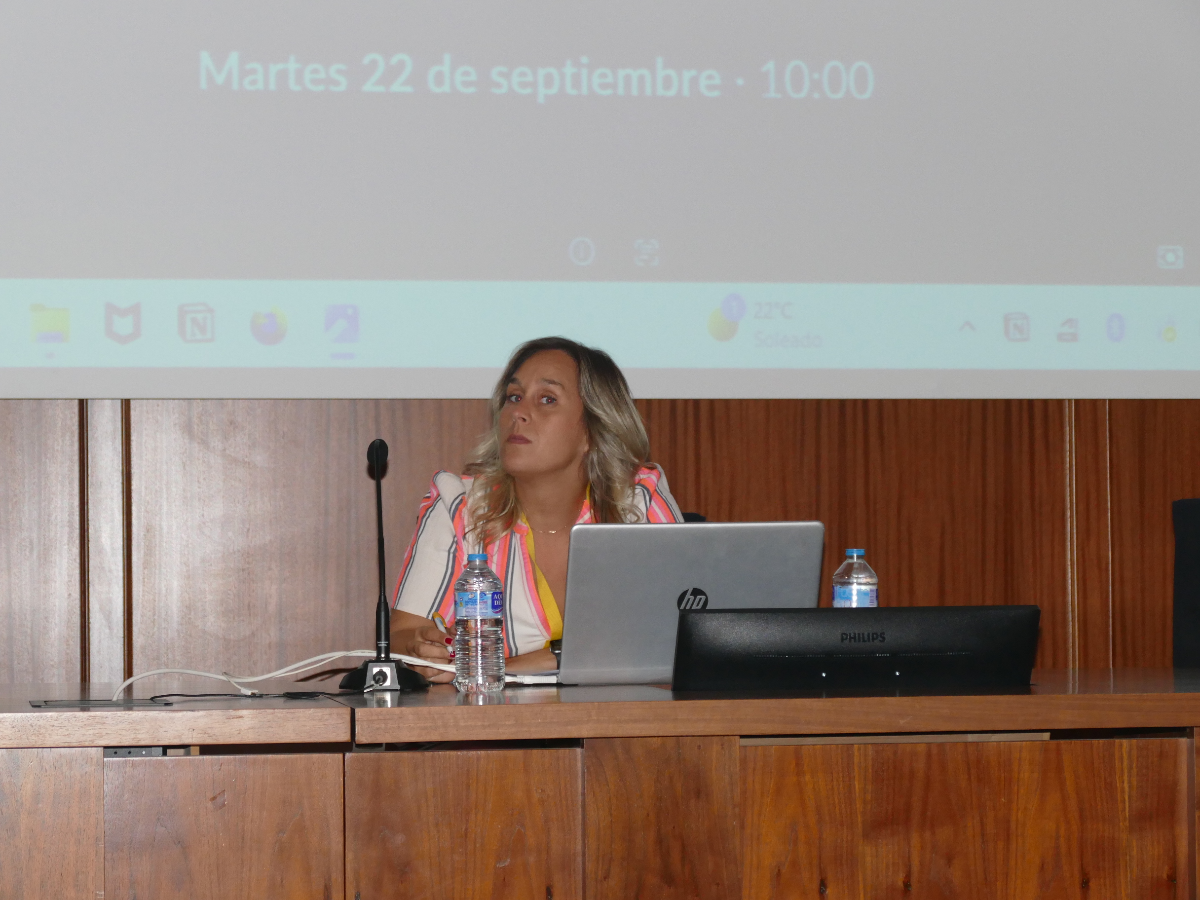 Martes 22/Mesa Mujeresstem